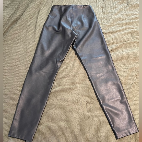 Banana Republic women’s faux leather pants - Picture 2 of 5